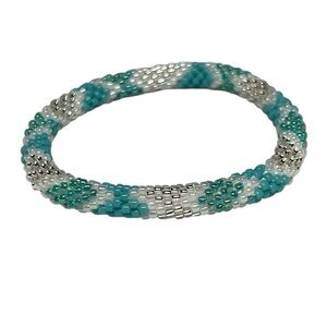 Handmade Sashka Elegant Beaded Bracelet in Turquoise and Silver
